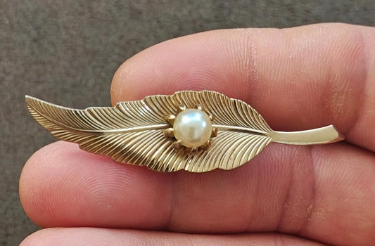 1960s Gold Tone Textured Leaf With Prong Set Faux Pearl