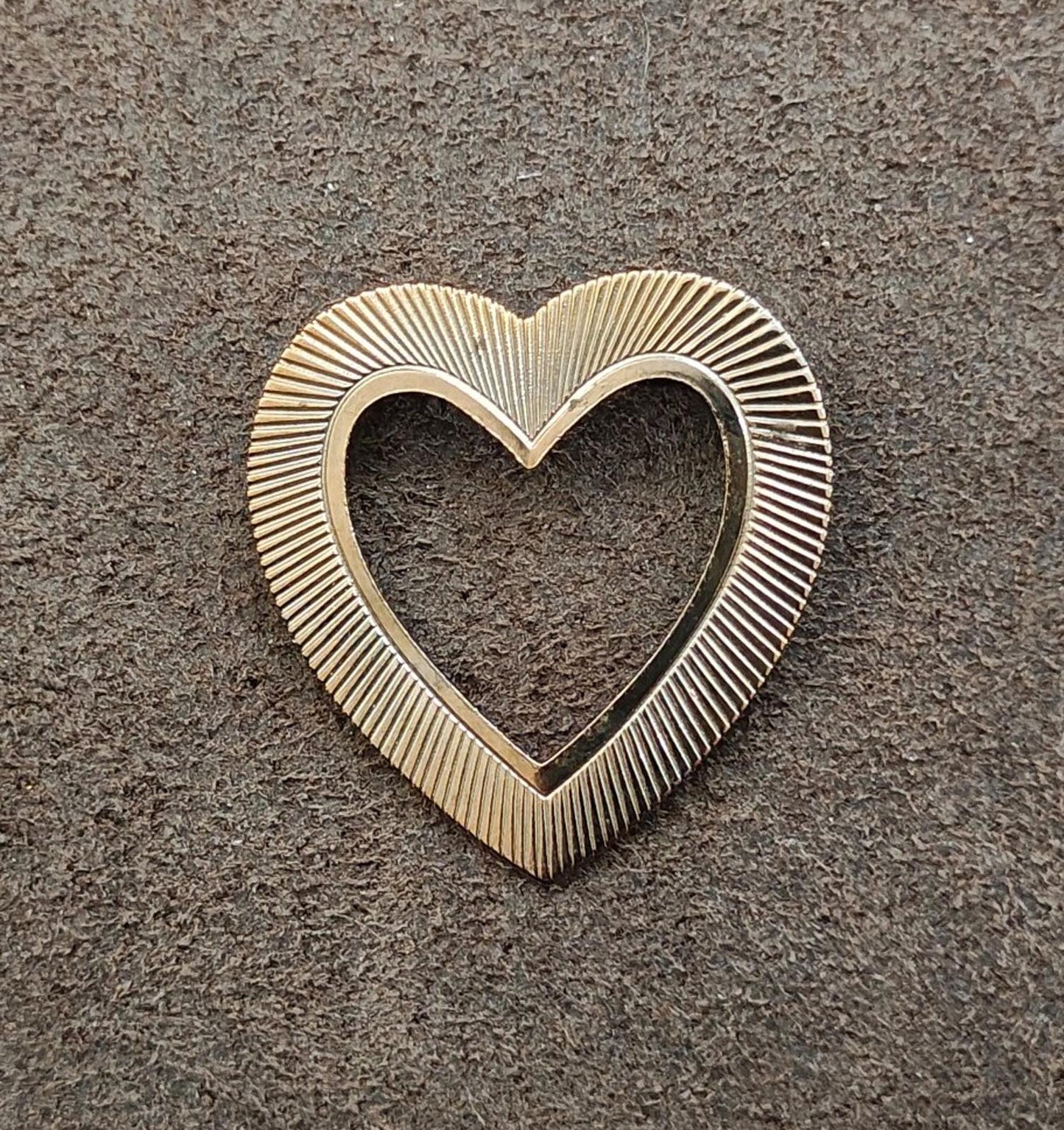 1980s Vintage Textured Heart Shaped Gold Shaped Brooch Pin