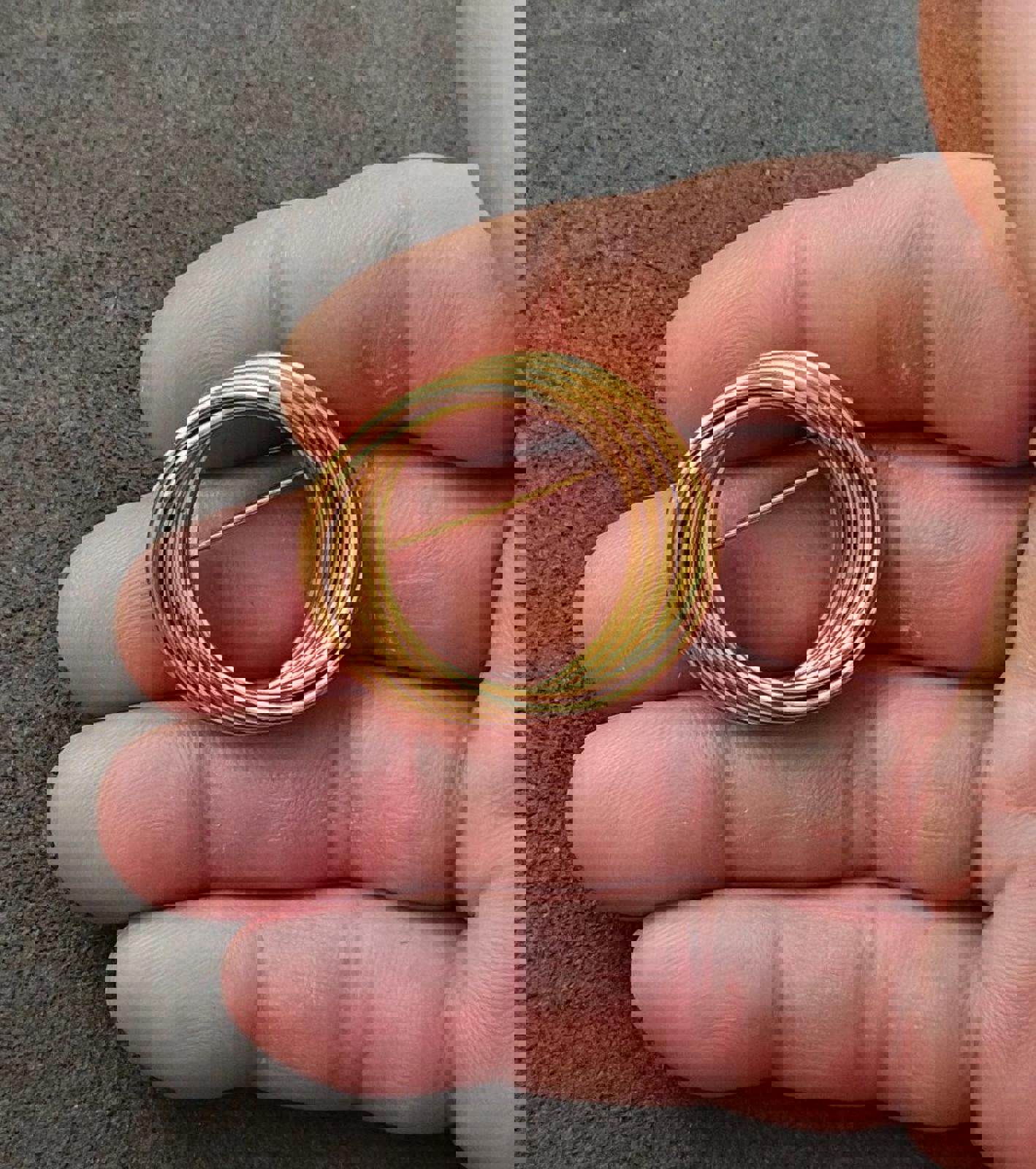 1980's Circle Gold Tone Brooch Pin