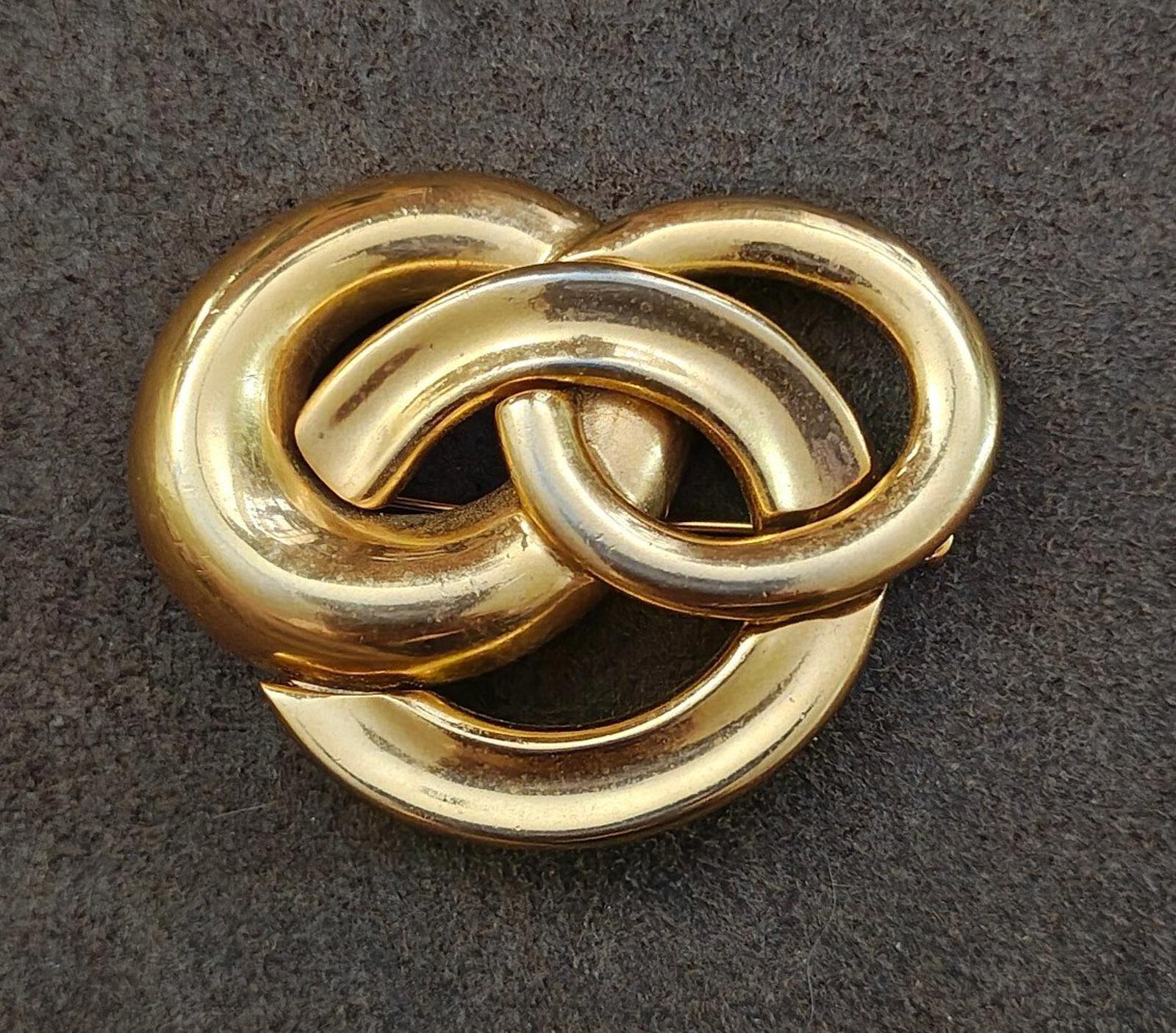 Gold-tone heart-like intertwined circles pin brooch, front view