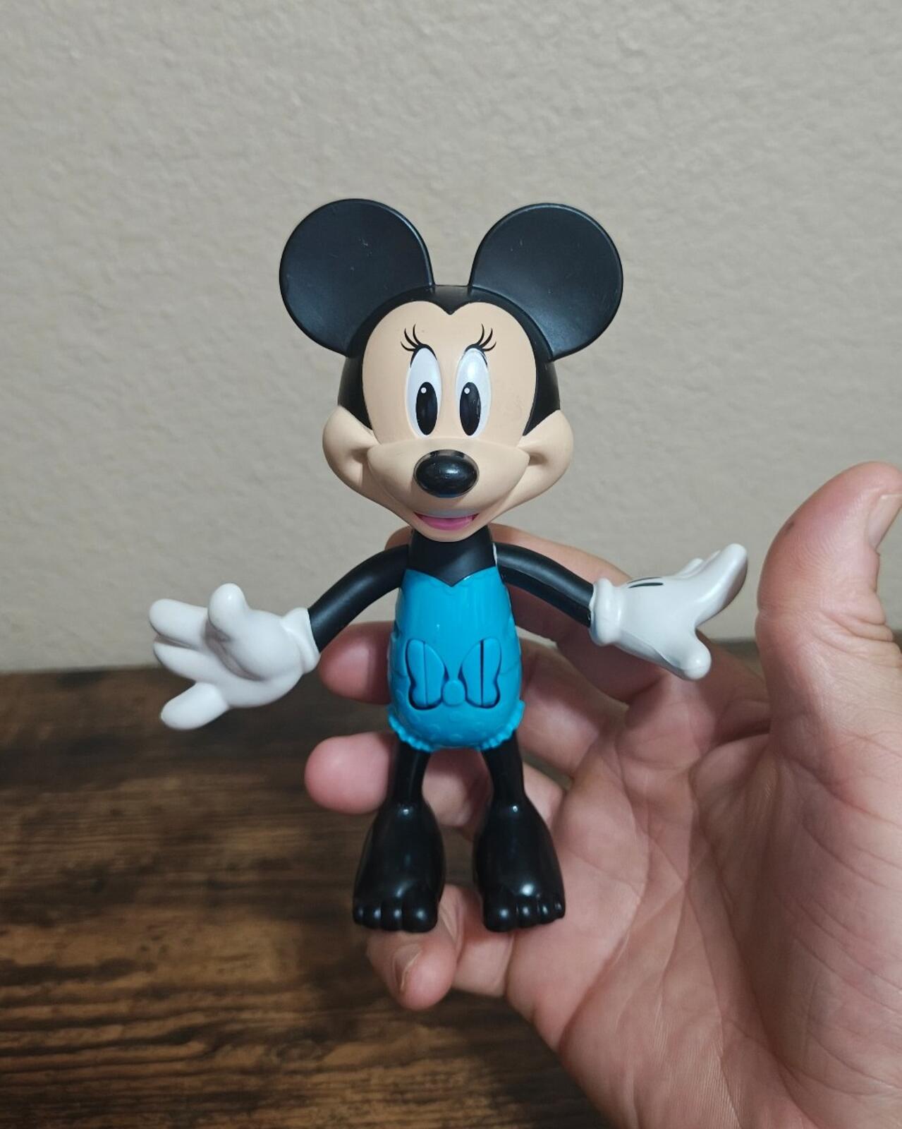 2016 Mattel Disney Minnie Mouse 5.5-inch Dress-Up Action Figure