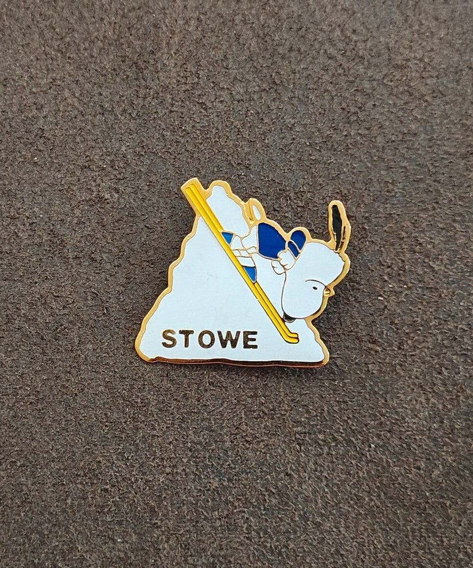 1970s Peanuts Snoopy Stowe Vermont Gold Tone Enamel Ski Pin