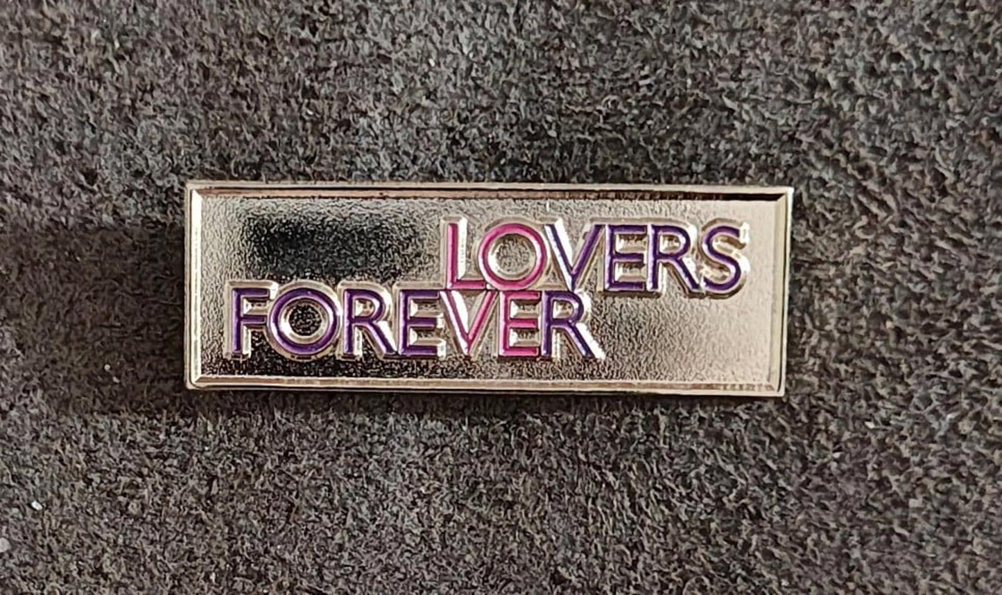 Nice Lovers Forever Gold Tone Pin
