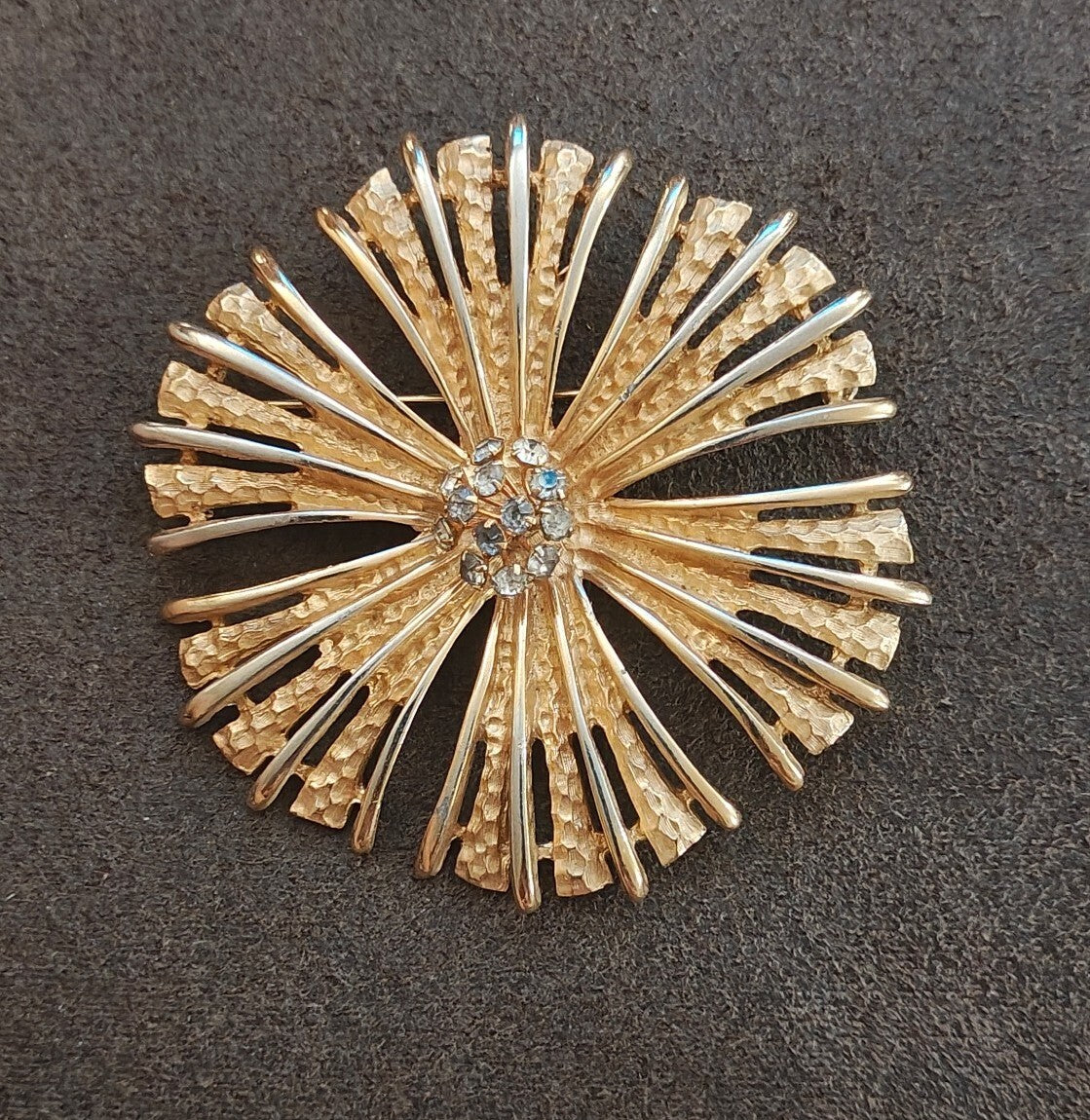 1960s Textured Gold Tone Floral Starburst Statement Brooch Pin
