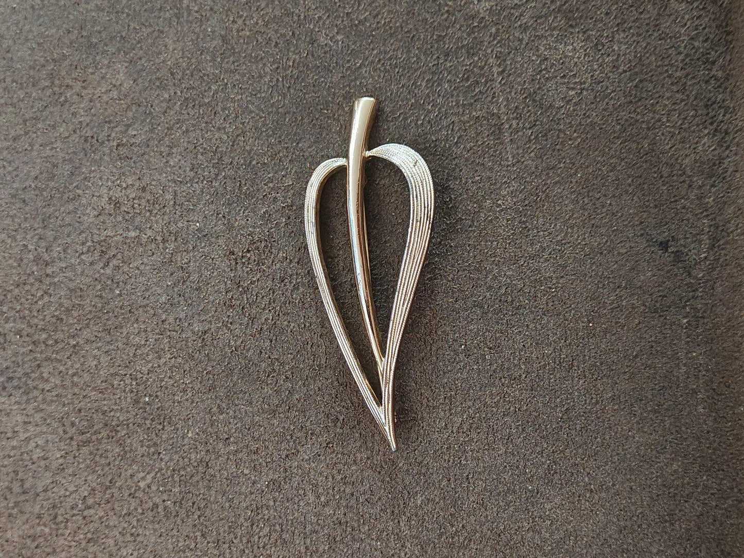 1960s Signed Sarah Coventry "Simplicity" Open Leaf Brooch