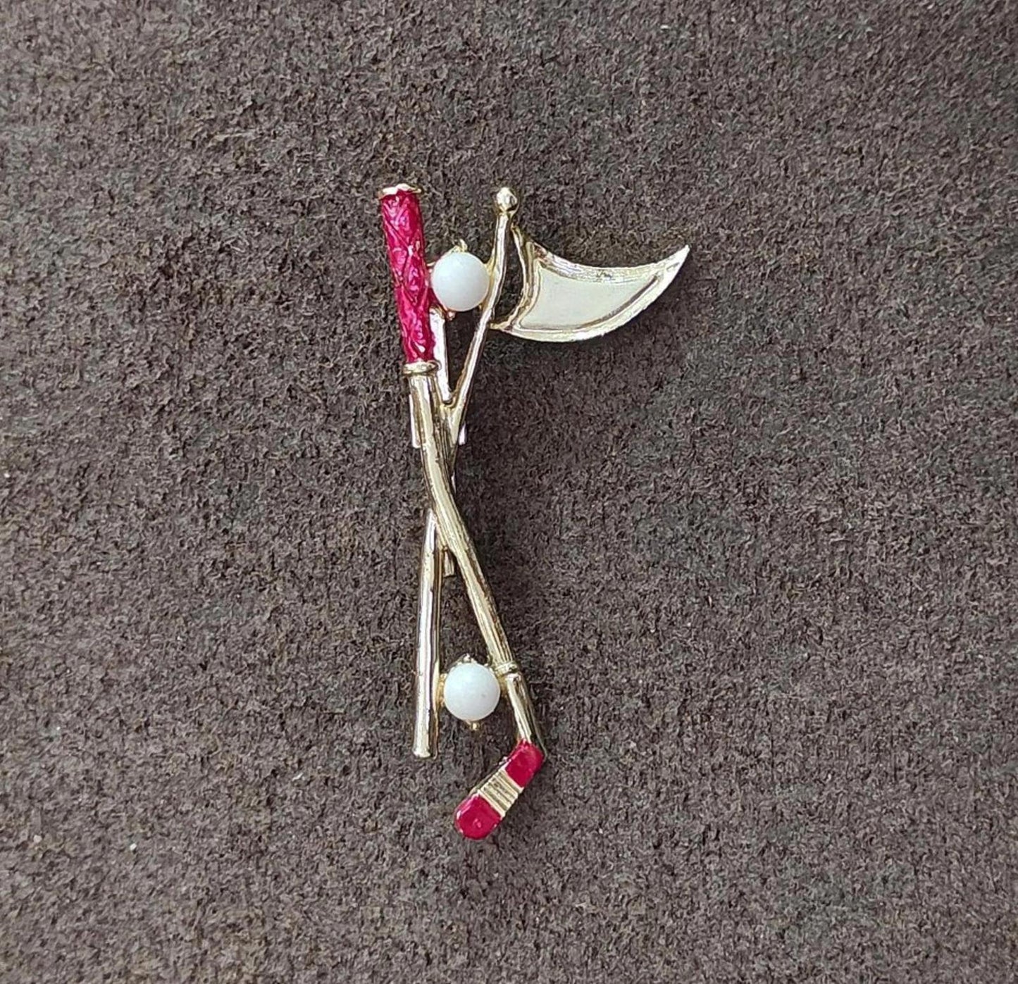 1960s Signed Gerry's Golf Club and Flag Gold Tone With Red Enamel Pin