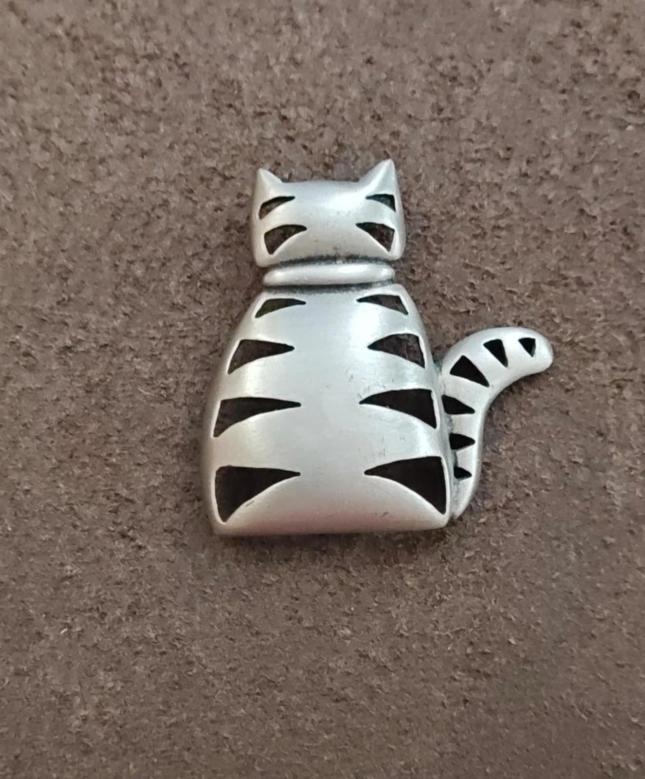 1980s Signed JJ (Jonette Jewelry) Pewter Cat Brooch