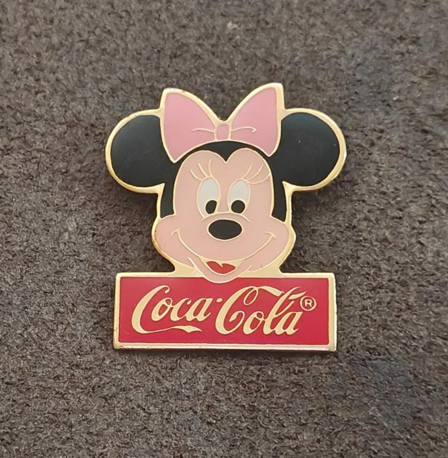 1986 Vintage Coca-Cola Minnie Mouse Limited Edition Gold Tone Enamel Pin