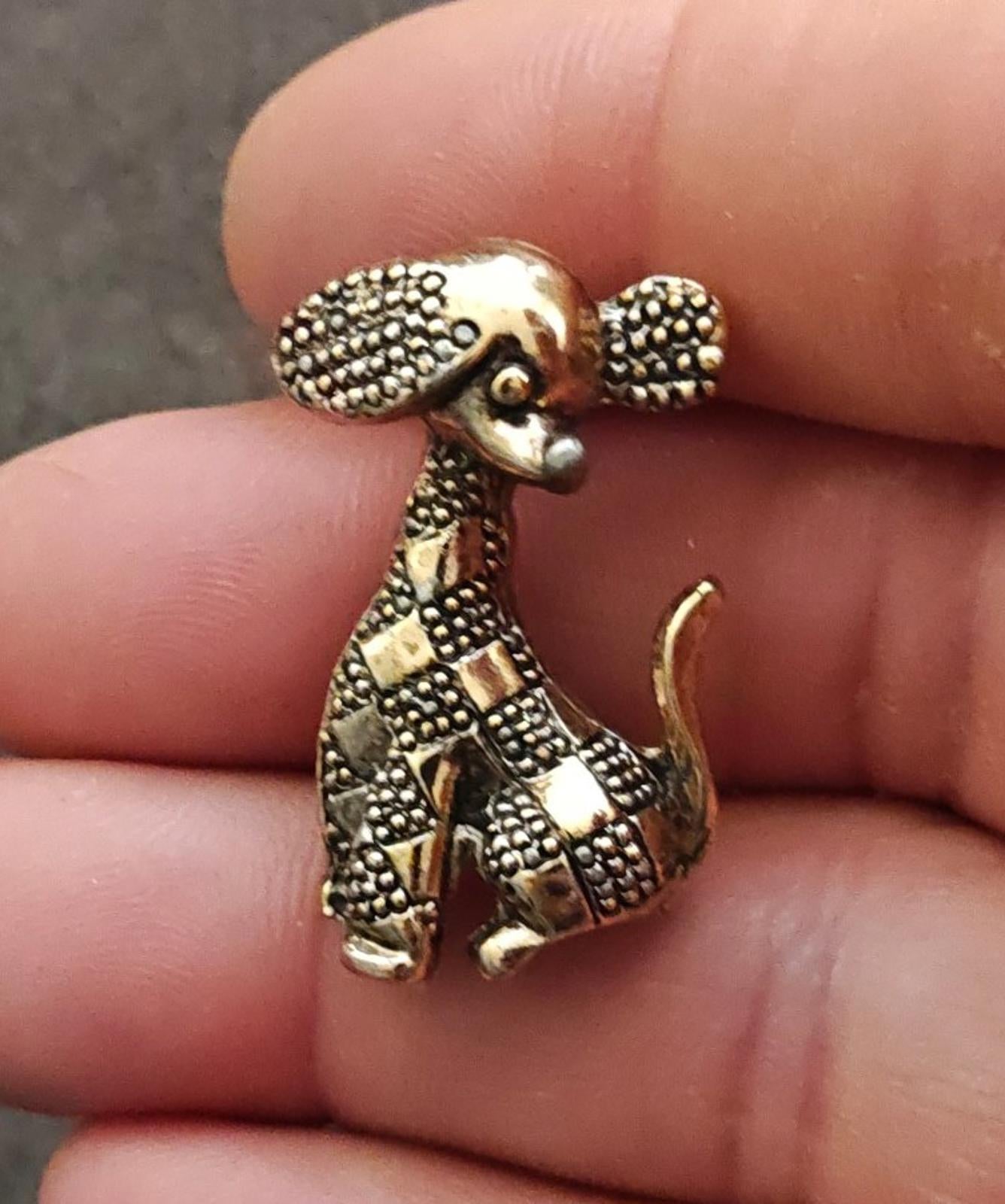1950s/60s Textured Gold Tone Patchwork Dog Brooch