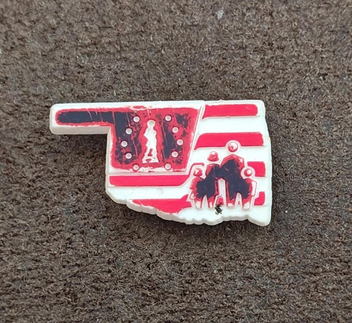 1980s Oklahoma State Map Plastic Pin