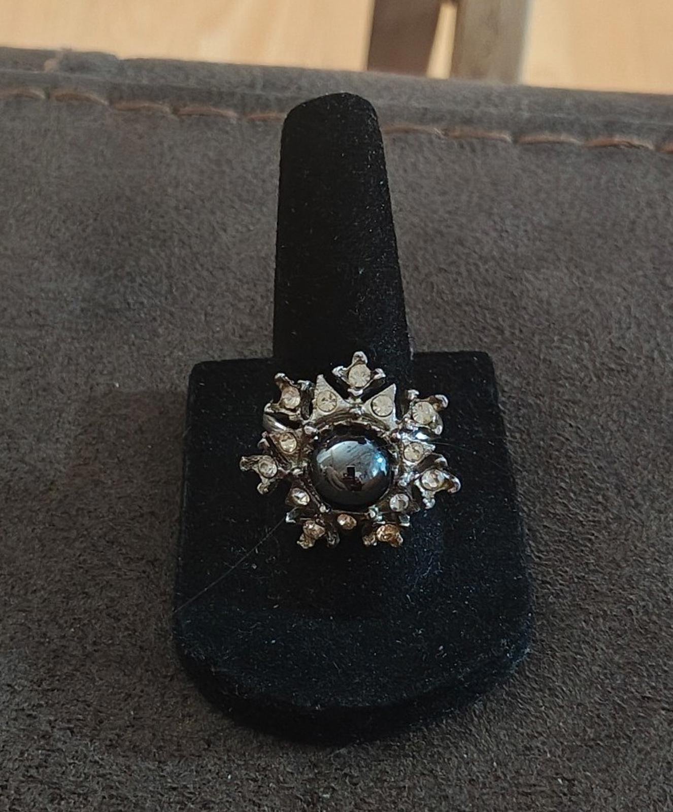 Vintage silver tone snowflake ring with round dark hematite stone and prong-set clear accents