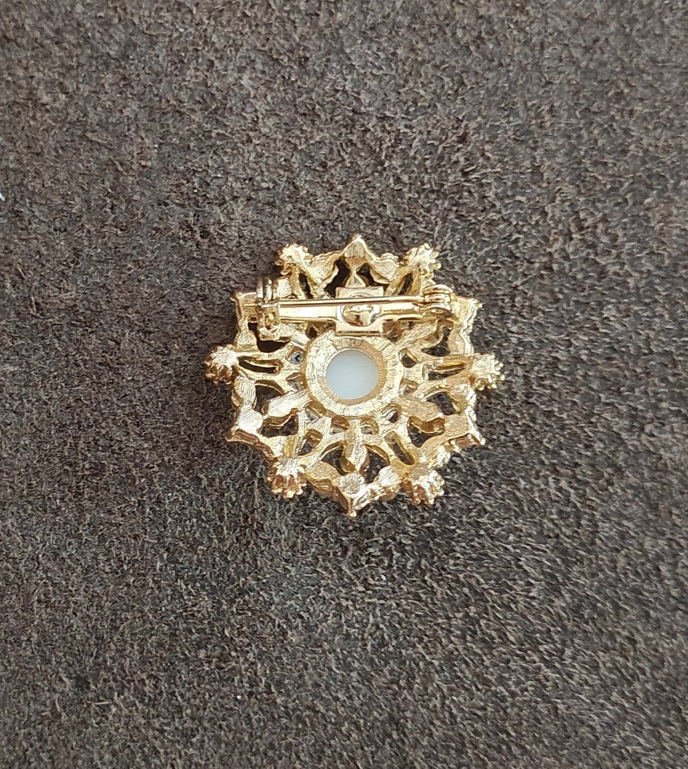 1970s Ornate Gold Tone Faux Pearl Starburst Brooch Pin