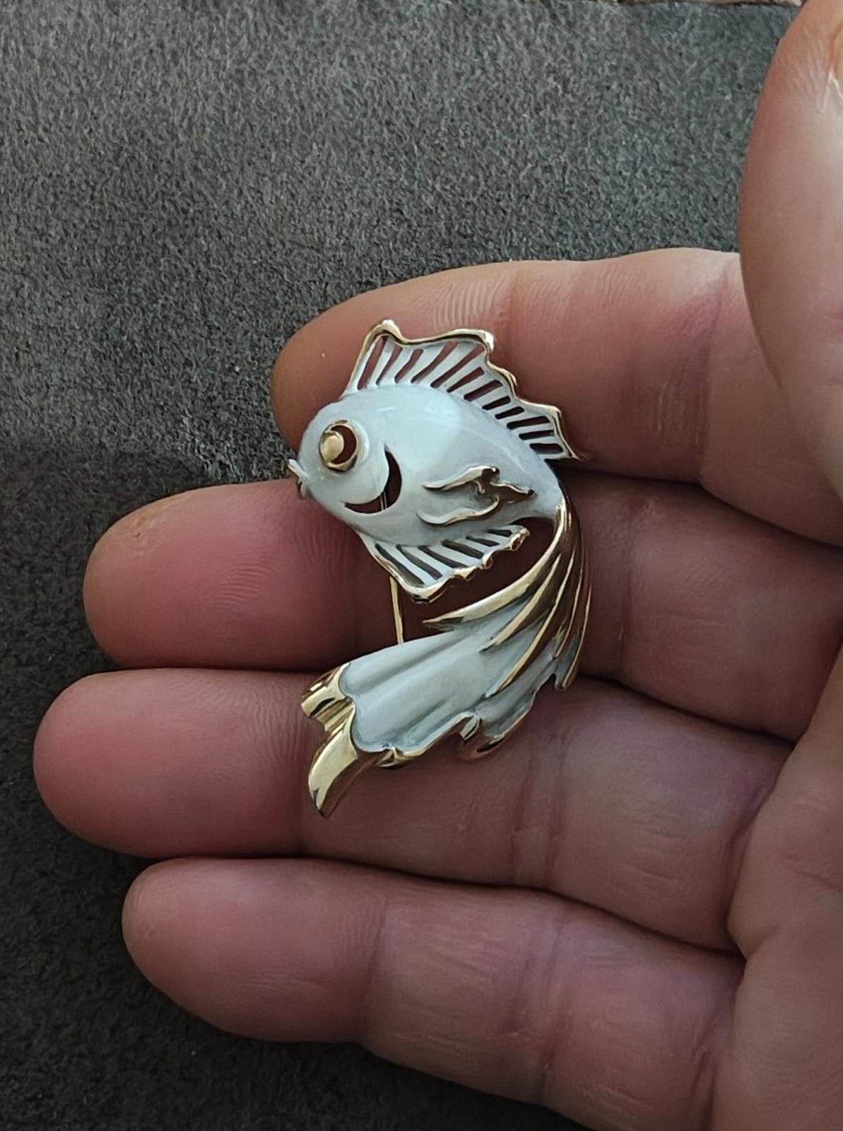 1960s/70s Vintage Gold Tone White Enamel Angel Fish Brooch Pin