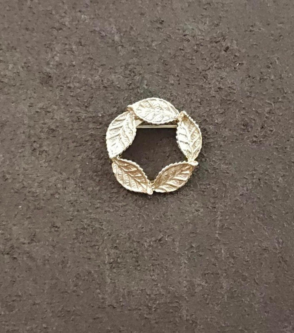 1960s Gerry's Gold Tone Textured Leaf Wreath Brooch