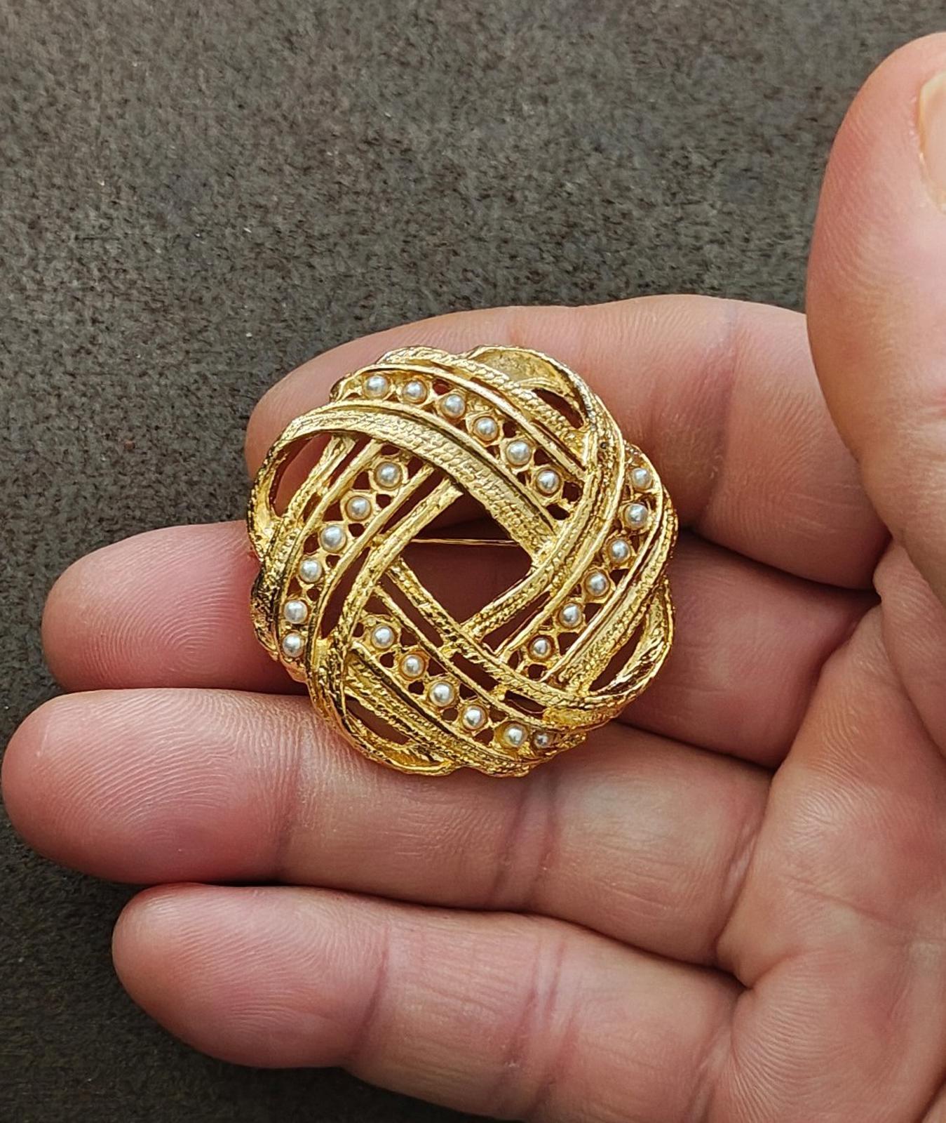 1980s Victorian Style Gold Tone With Small Faux Pearls Brooch