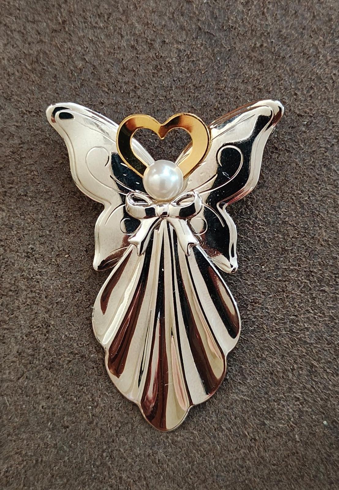 Pretty Vintage Signed Jane 1990s "Angel Of Love" Two-Tone Angel & Faux Pearl Pin
