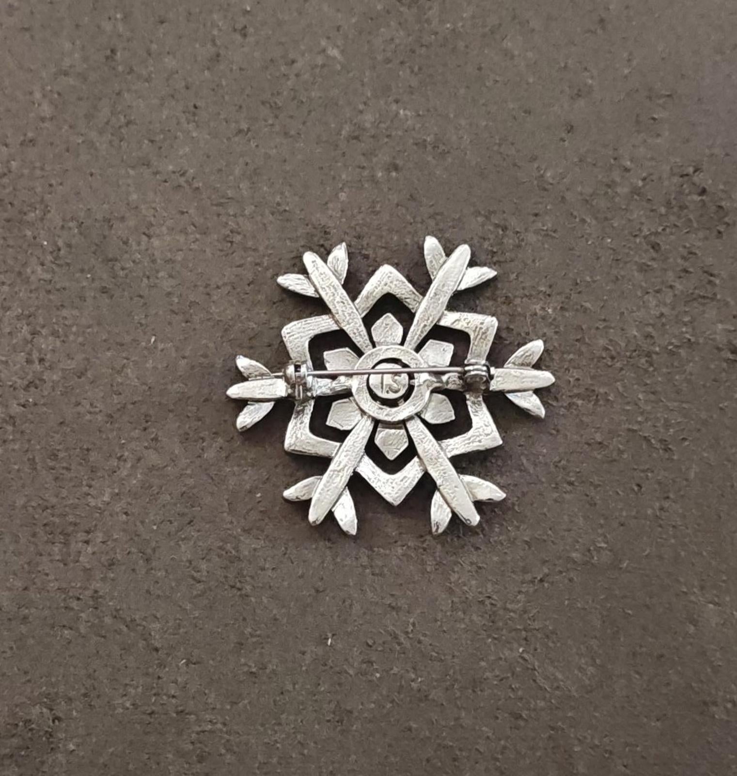 2000s Lia Sophia Silver Tone Snowflake With Iridescent Rhinestones Enamel Brooch