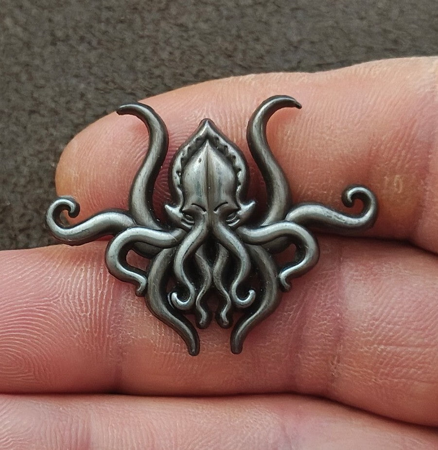 Pinsanity H.P. Lovecraft Cthulhu Antiqued Silver Tone Pin.