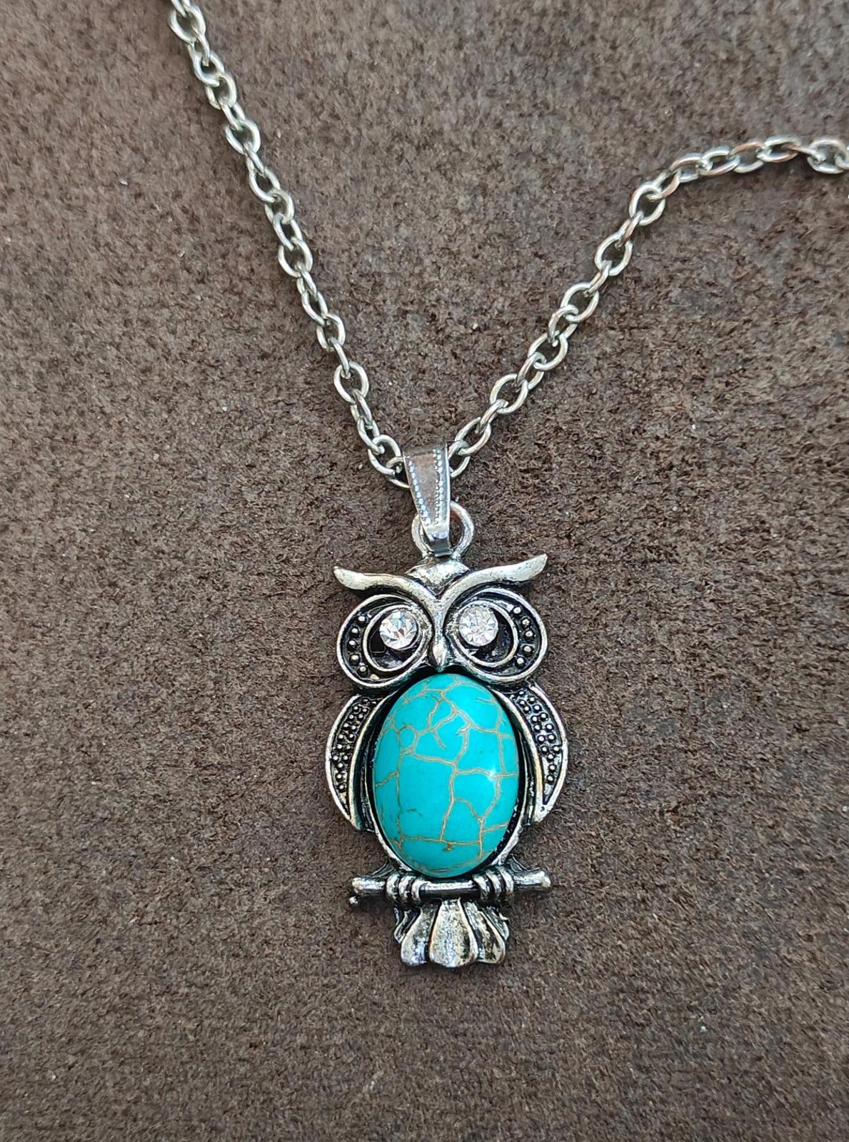 Silver Tone Faux Turquoise Stone Pendant Necklace