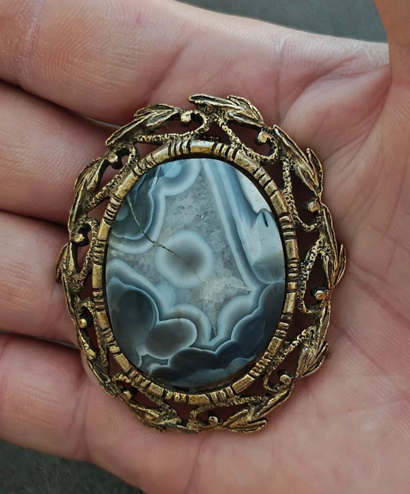 Vintage Framed Agate Cabochon Goldtone Pendant