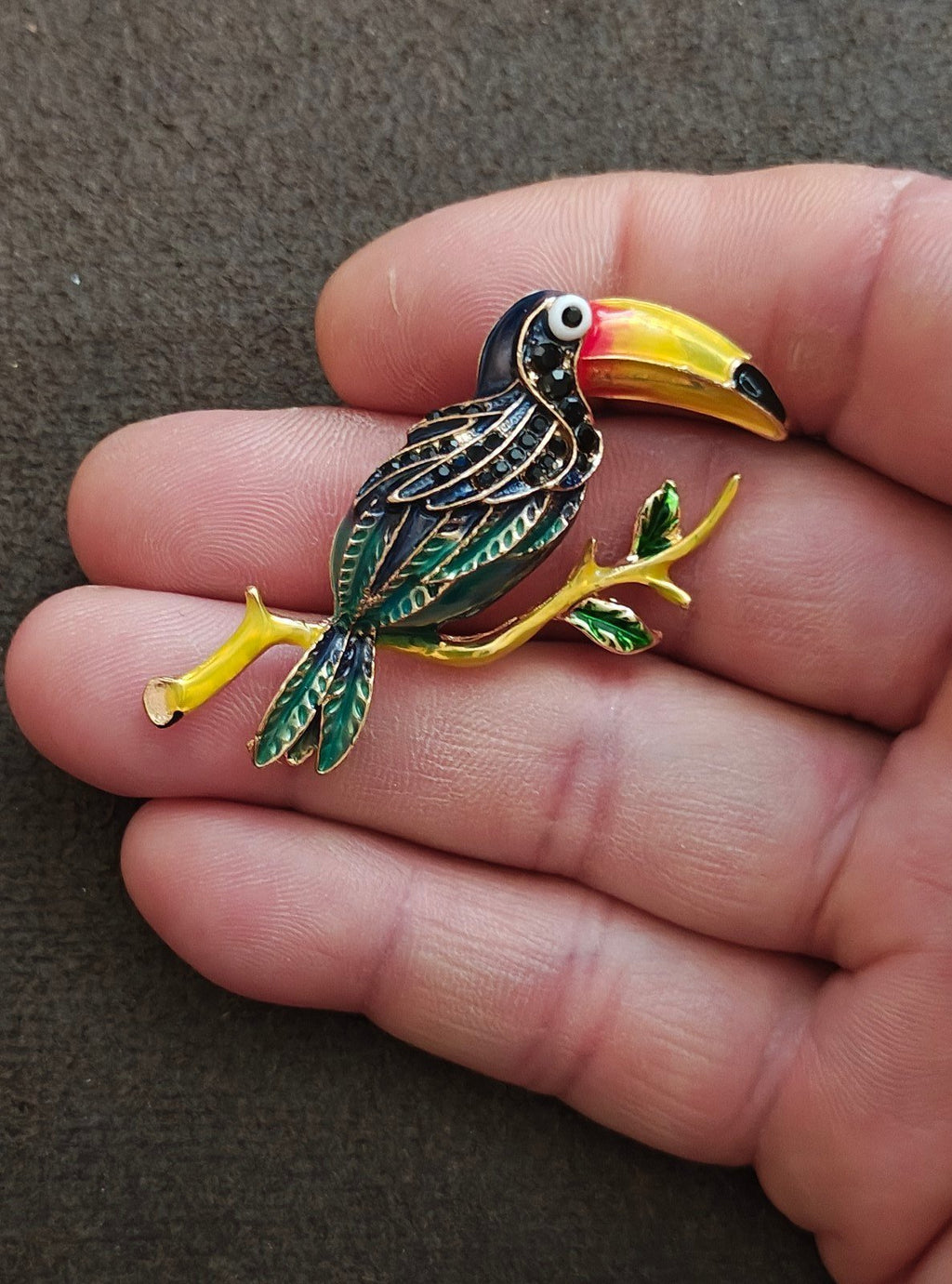 Vintage Style Gold Tone Enamel Toucan Bird Statement Brooch Pin
