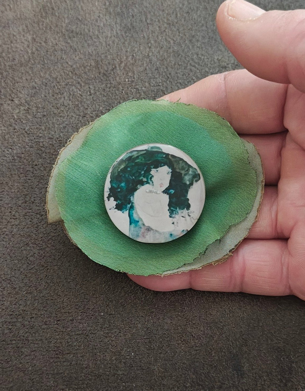 Handmade Gustav Klimt Philosophy Brooch Pin Art Nouveau Green Fabric Border