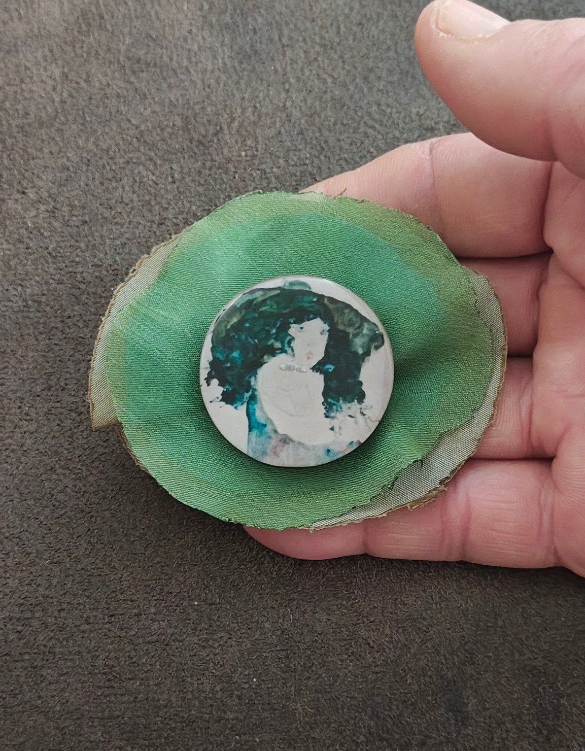 Handmade Gustav Klimt Philosophy Brooch Pin Art Nouveau Green Fabric Border