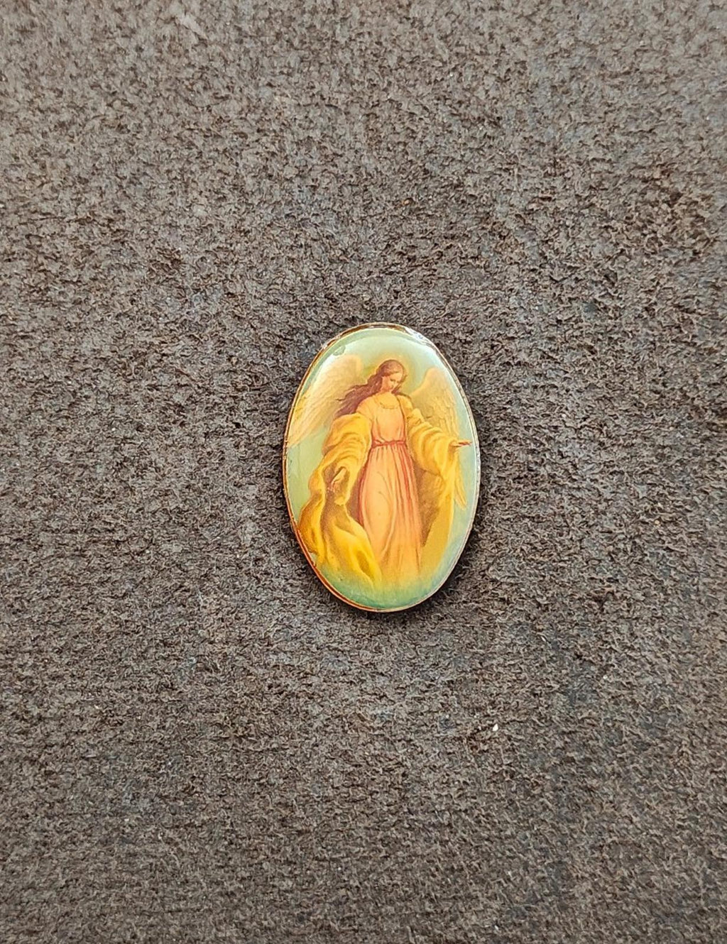Oval angel pin, lucite-style cameo with gold-tone border