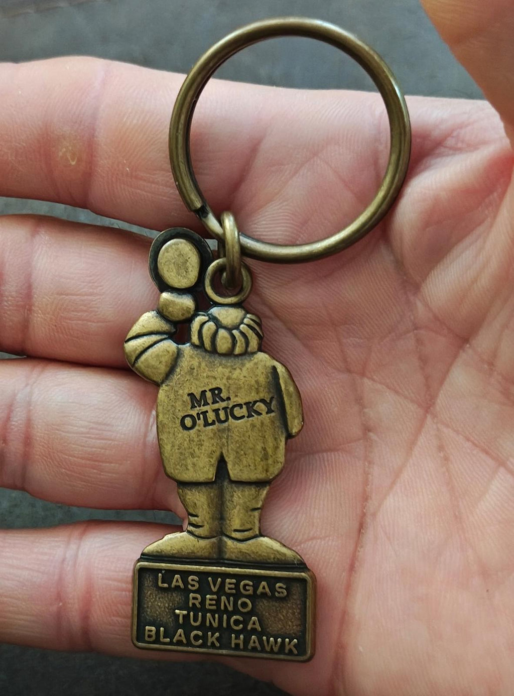 Gold metal keychain with Mr. O’Lucky charm and “LAS VEGAS RENO TUNICA BLACK HAWK”