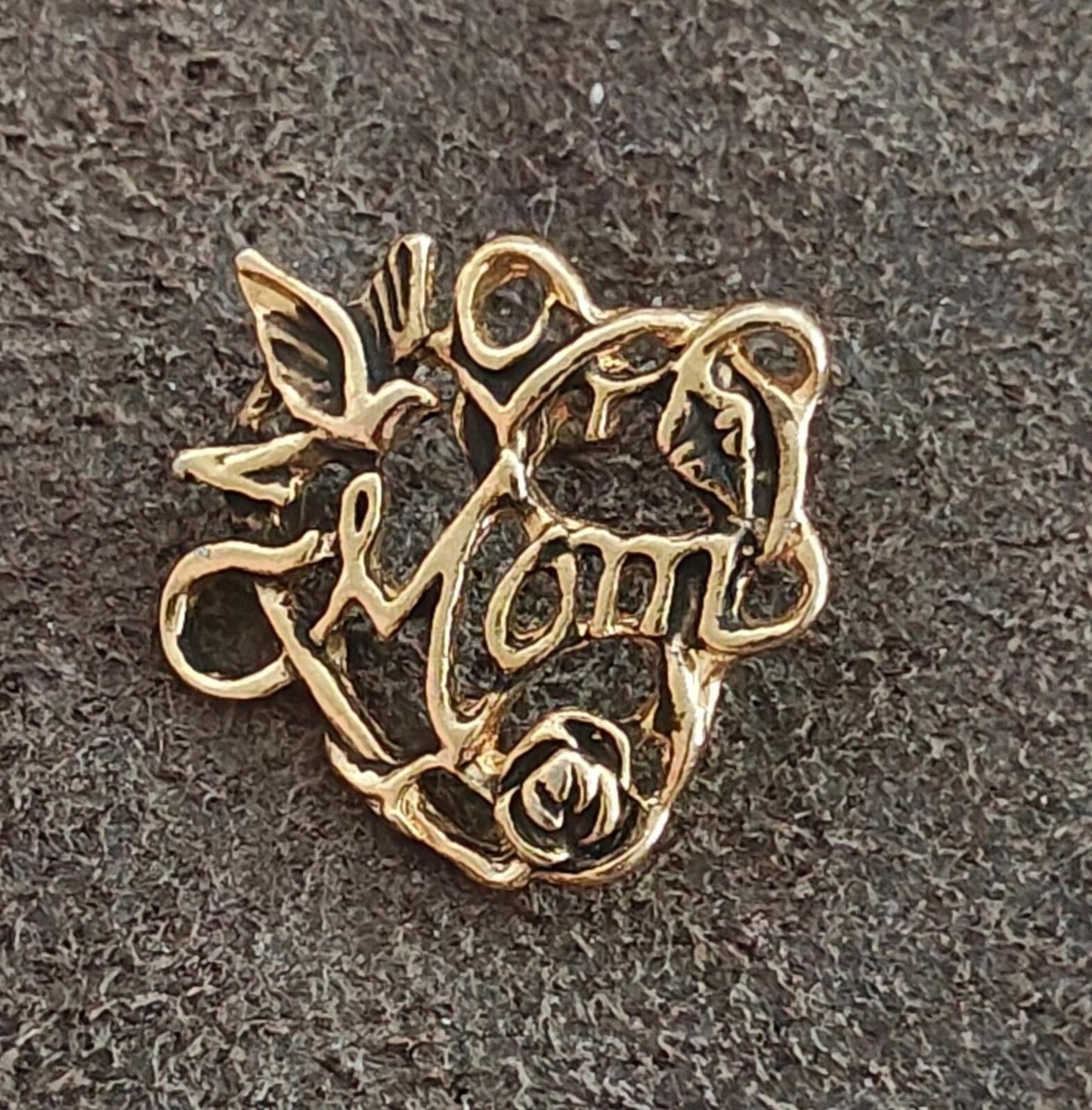 1980s Gold Tone"Mom" Floral Heart Pin