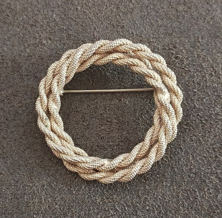1970s/80s Textured Gold-Tone Twisted Mesh Wreath Brooch