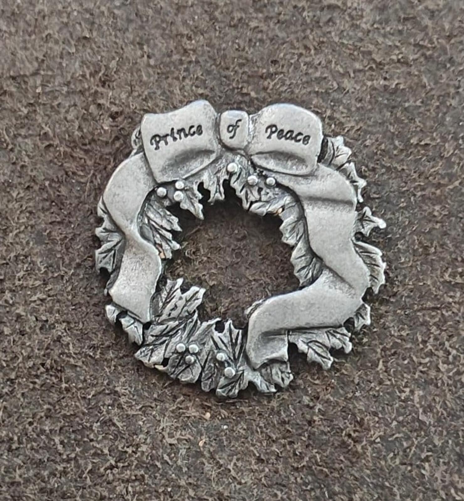 1980s Signed CTA Fine Pewter Christmas Wreath Pin