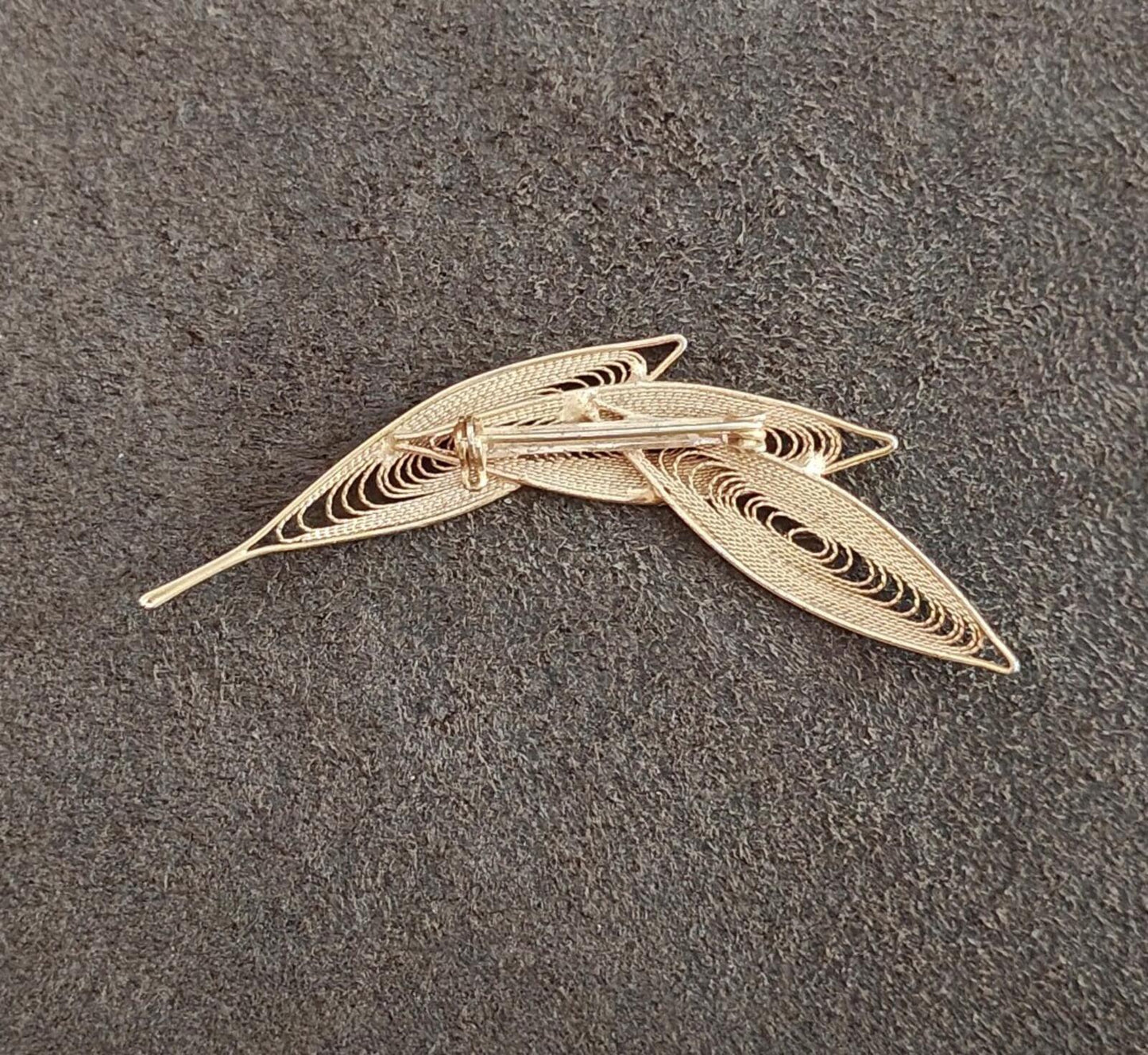 1960s/70s Gold Tone Openwork Filigree Leaf Brooch