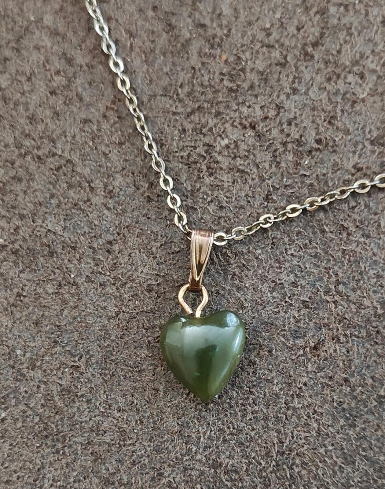 1980's Jade Like Heart Shaped Stone Pendant Necklace