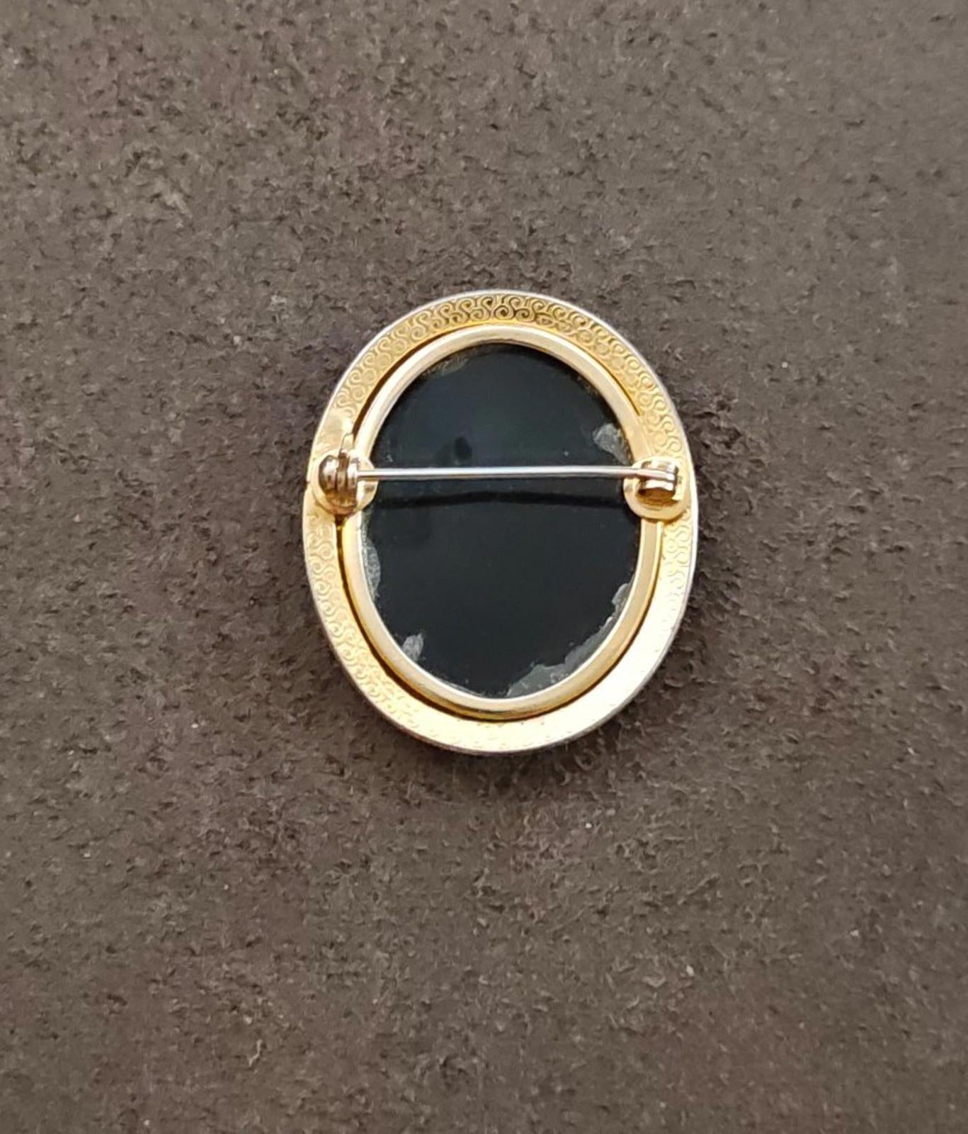 1950s Roman Revival Hematite Glass Reverse Intaglio Frosted Gold Tone Brooch