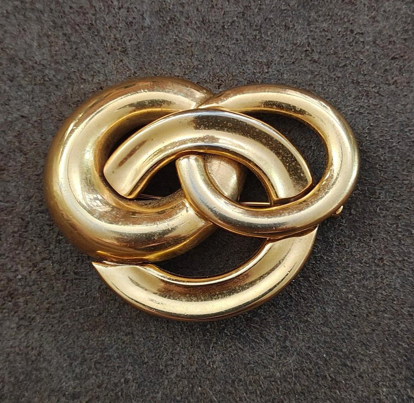 1980's Three Intertwined Circles Monet Gold Tone Pin Brooch