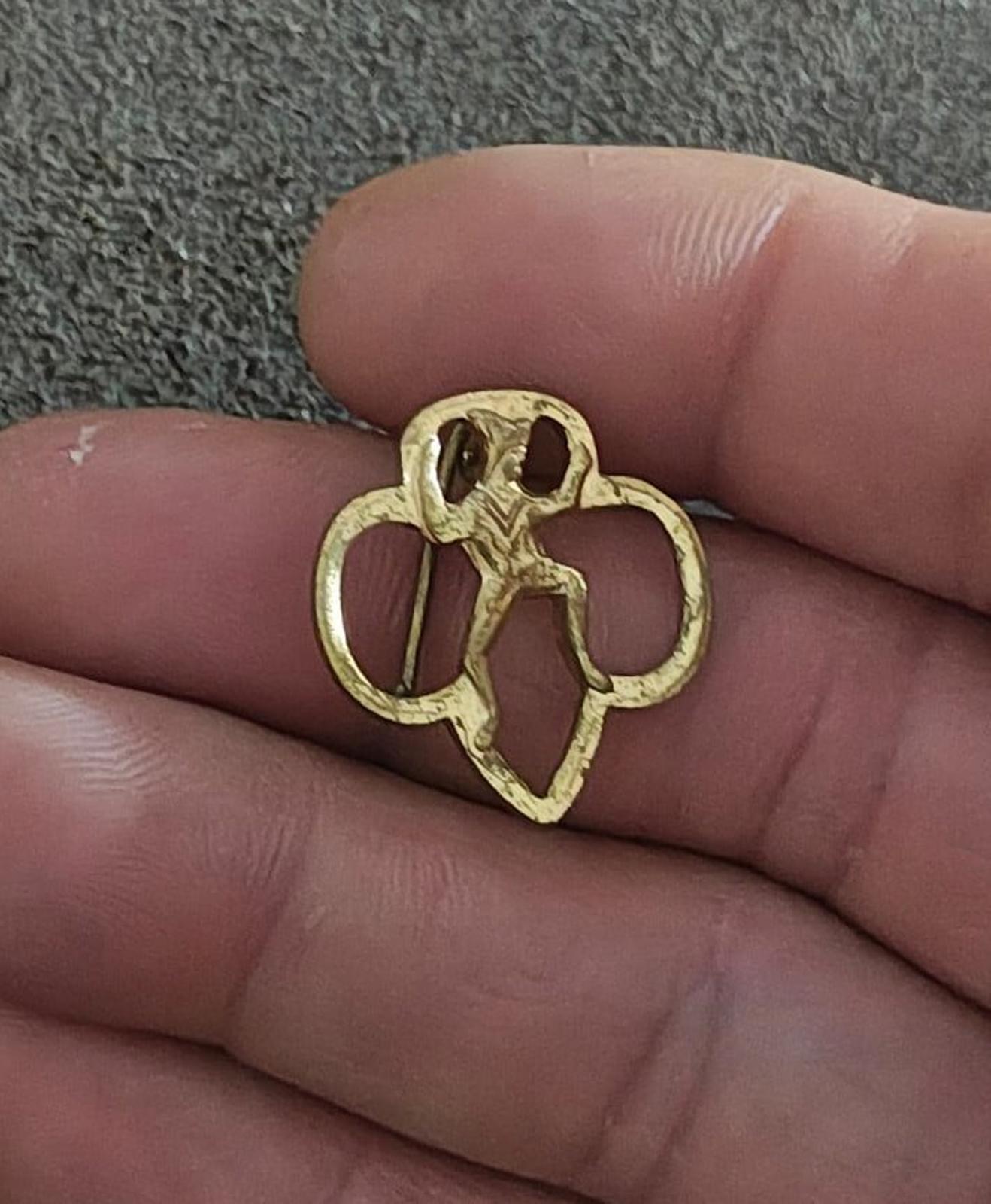 1960s Vintage vintage Girl Scout Brownie Membership Gold Tone Pin Brooch
