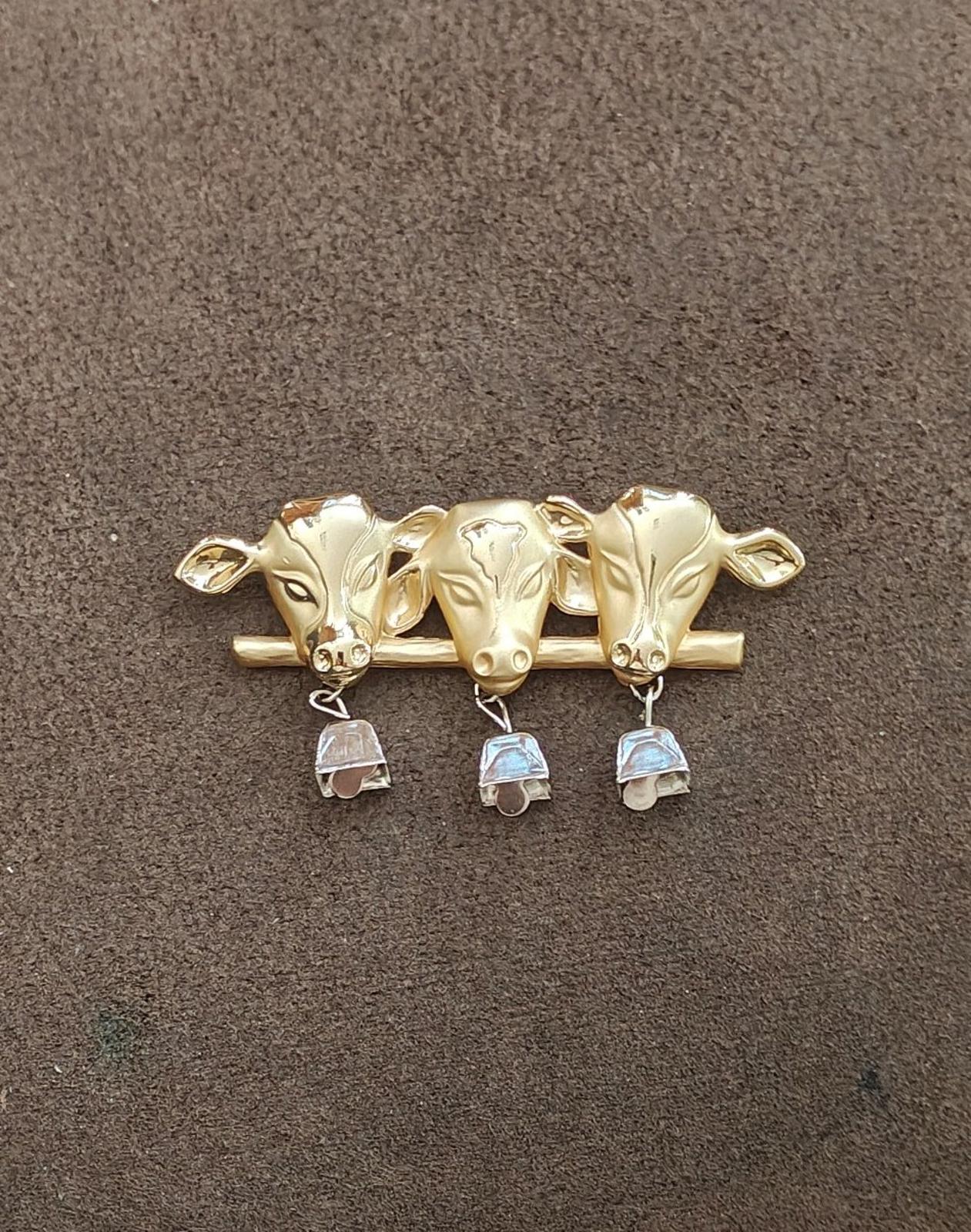 1980s Signed AJC Three Cow Head With Dangling Silver Tone Bells Brooch