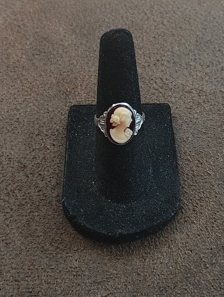 1930s/40s Signed UNCAS Silver Tone Art Deco Style Cameo Ring.