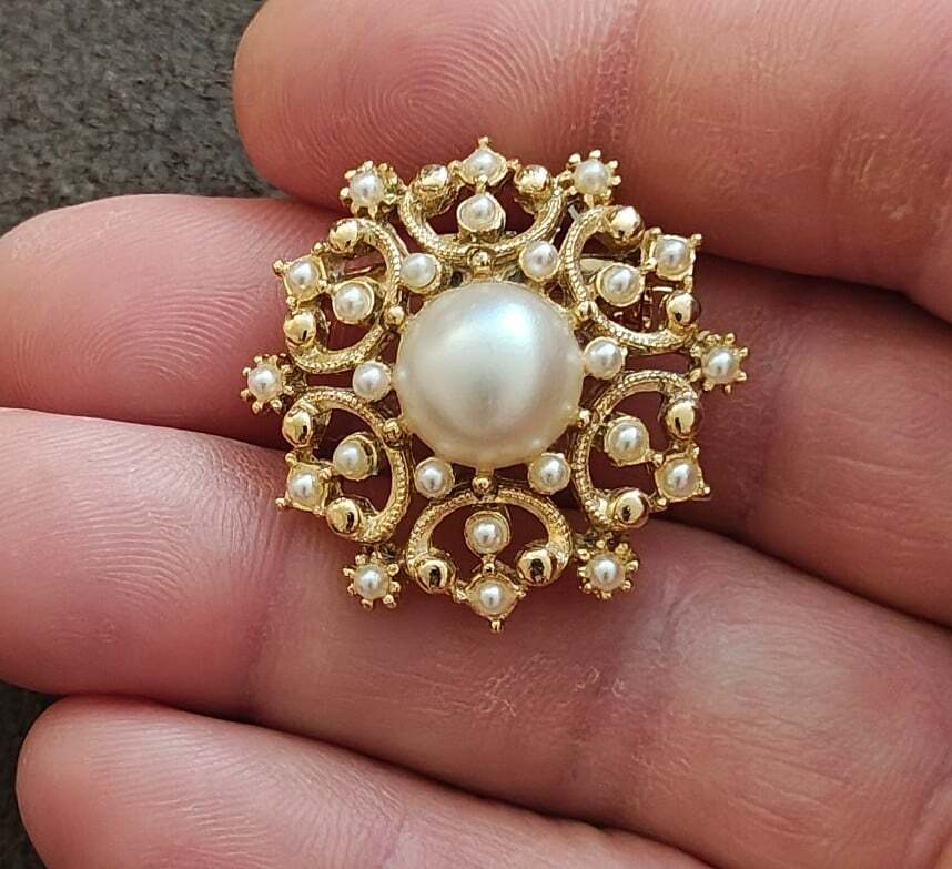 1970s Ornate Gold Tone Faux Pearl Starburst Brooch Pin
