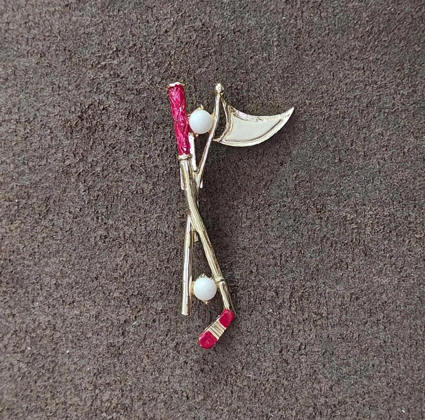 1960s Signed Gerry's Golf Club and Flag Gold Tone With Red Enamel Pin