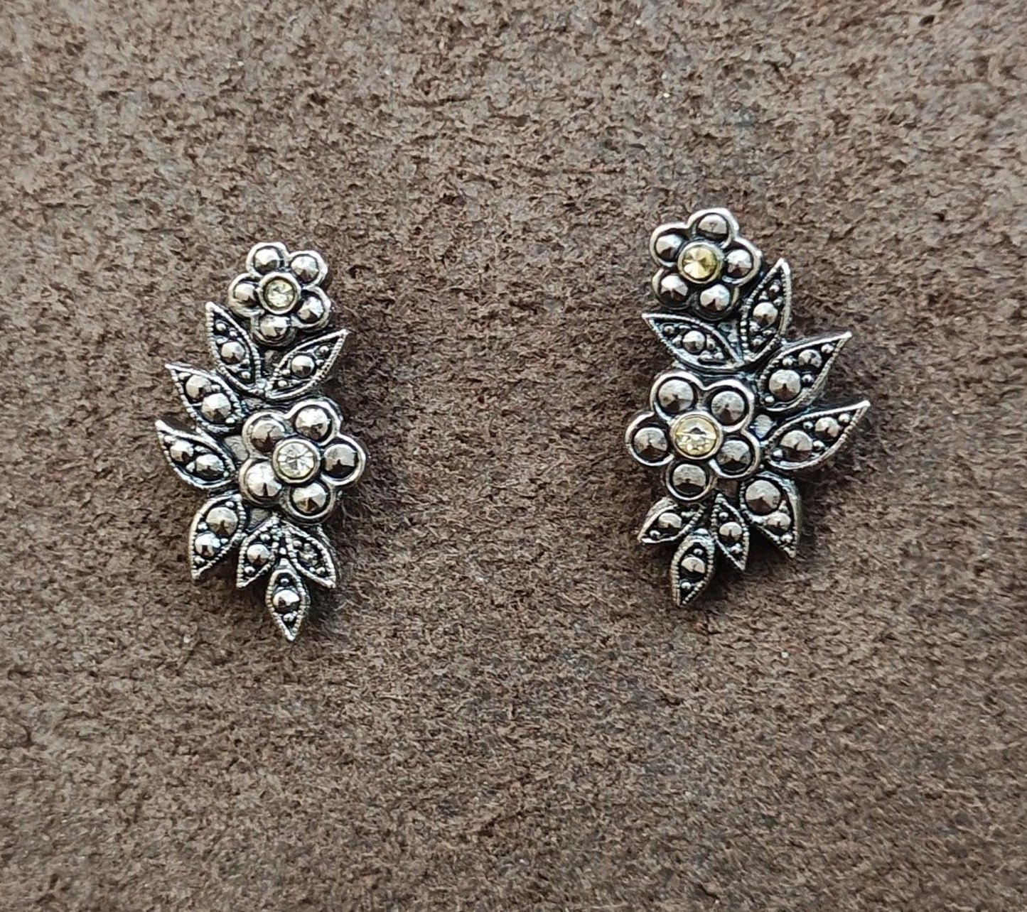1980s Vintage Avon Floral Silver Tone Elven Leaves Rhinestones Stud Earrings