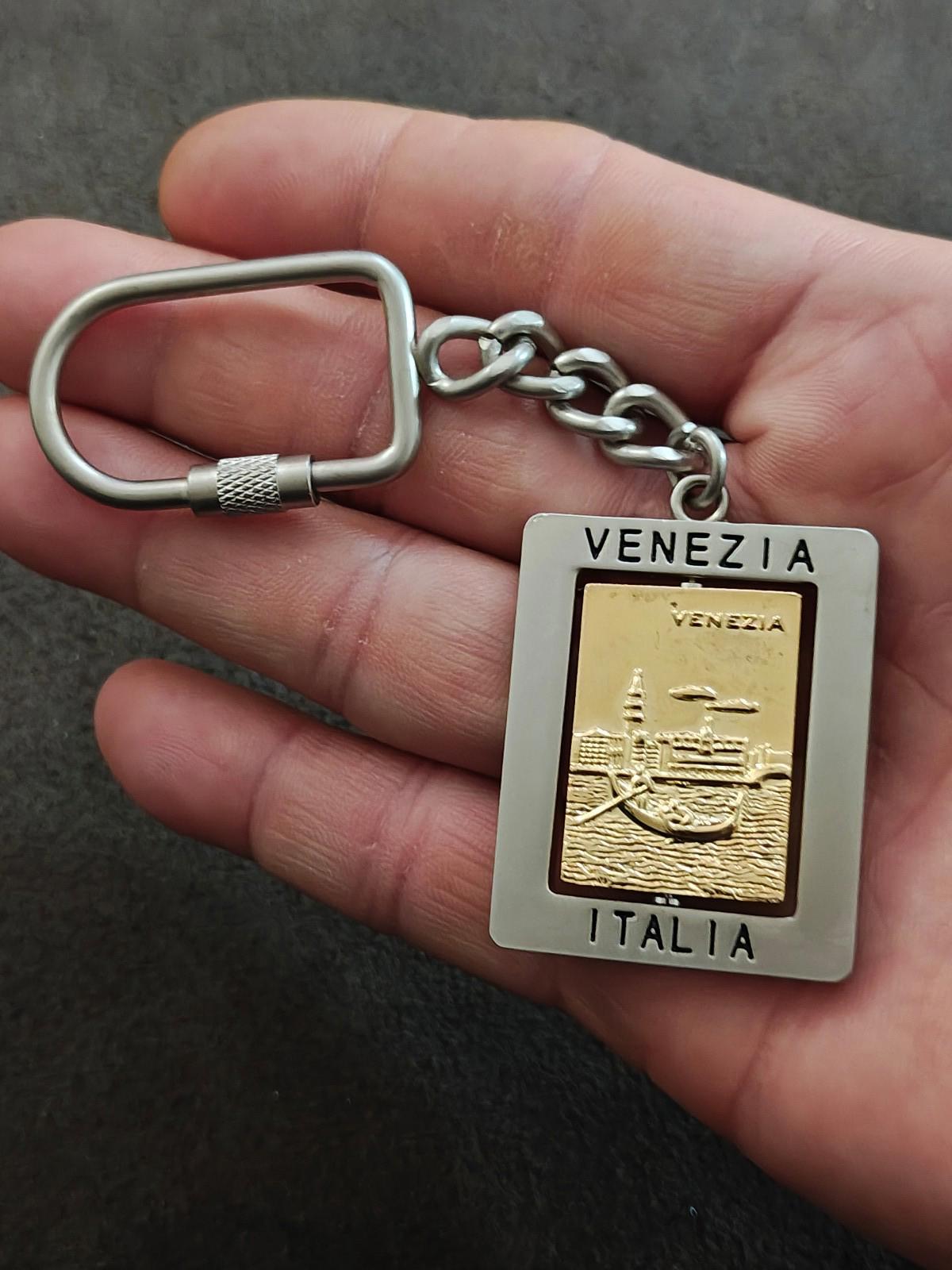 Two Tone Metal Venizia Italy Souvenir Keychain