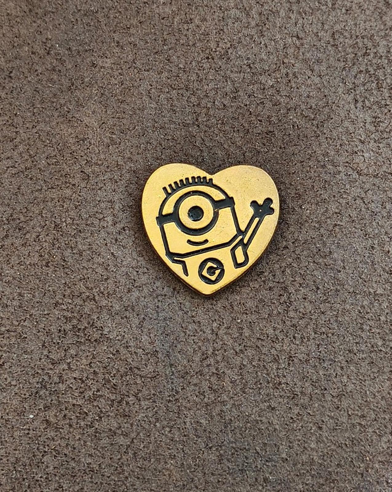 2014 Universal Studios "Variety-The Children's Charity" Gold Heart Minion Pin