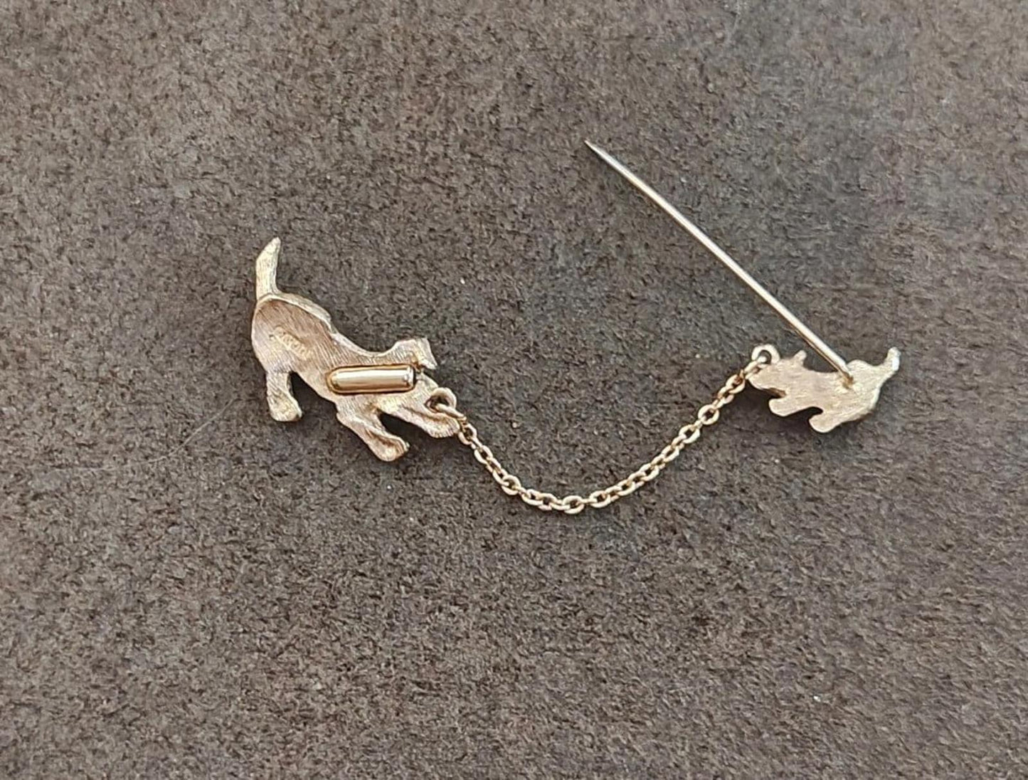1980's Avon Playing Dogs Gold Tone Stick Pin Dangle Stick Pin
