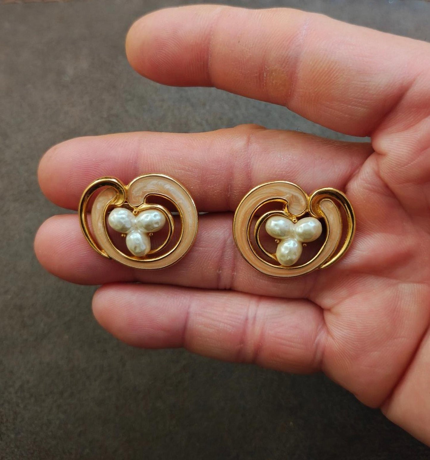 90s Vintage Faux Baroque Pearl Cabochon Cream Enamel Clip On Gold Tone Earrings.
