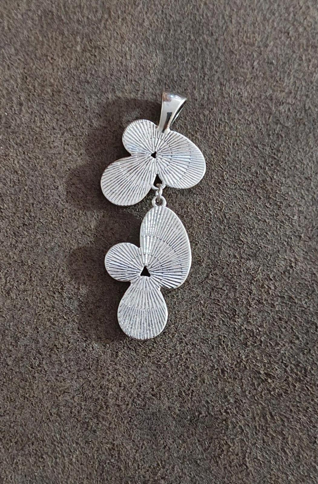 1990s Vintage Natural Howlite Gemstones Silver Tone Dangle Pendant