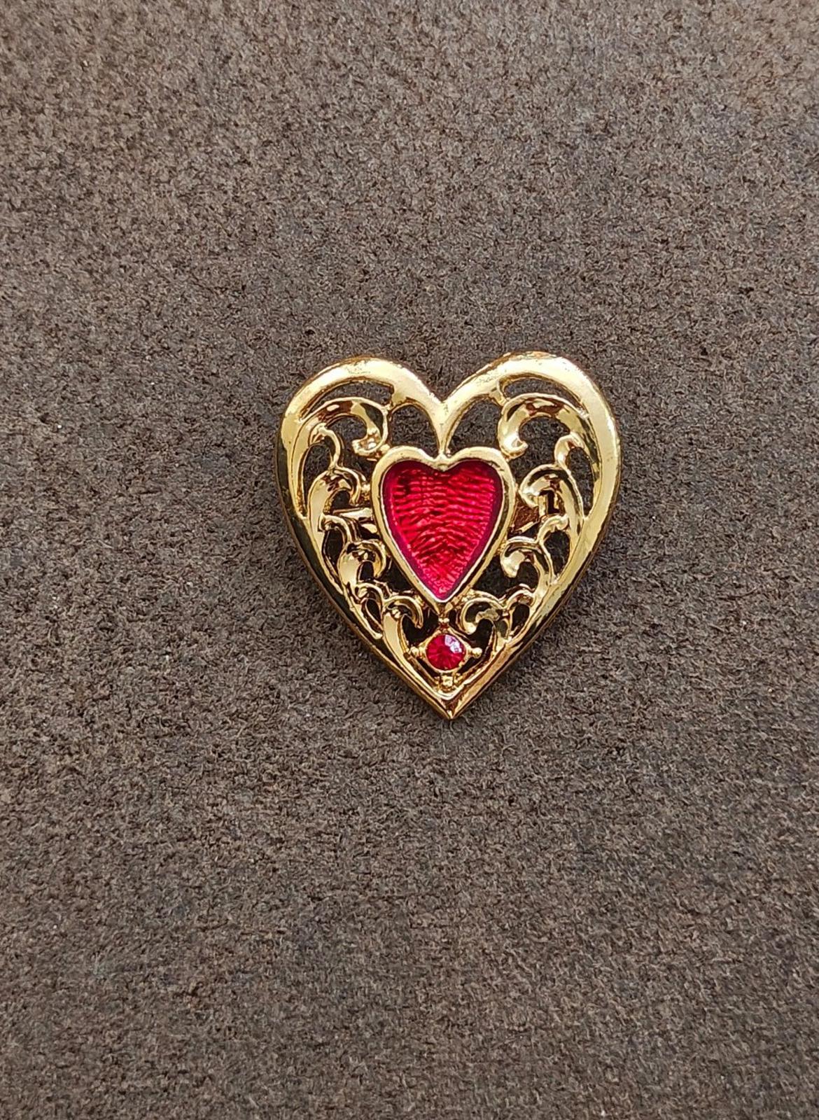 80s Gold Tone Art Deco Style With Red Enamel Heart In The Center Brooch