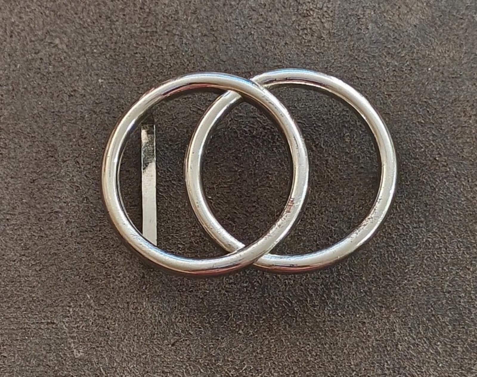 Elegant Modernist Silver Tone Double O-ring Belt Buckle.