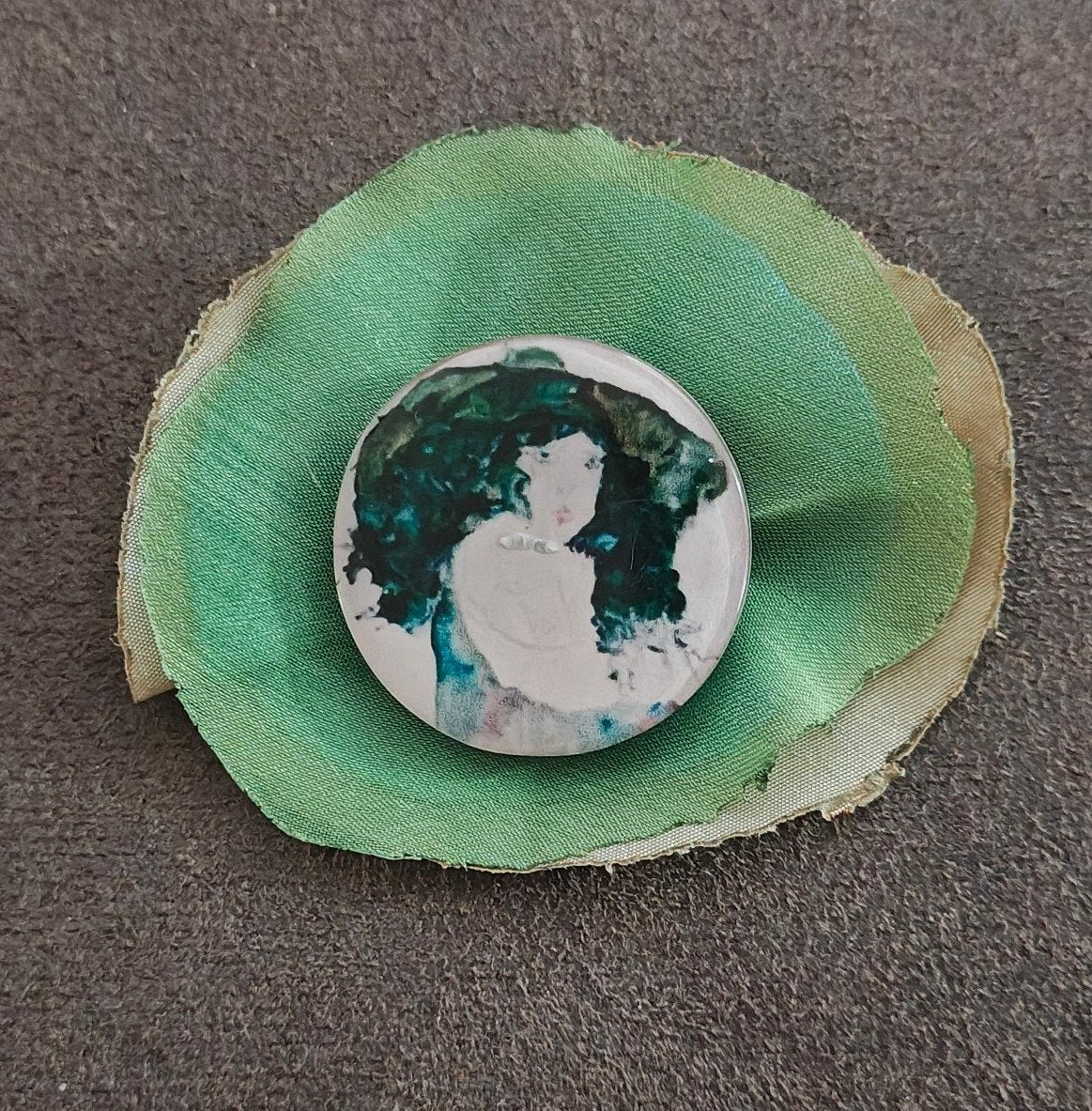 Handmade Gustav Klimt Philosophy Brooch Pin Art Nouveau Green Fabric Border